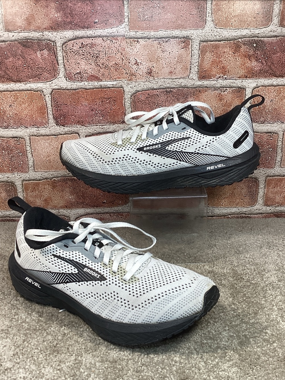 Brooks Revel 6 women’s running shoes sneakers size 8.5